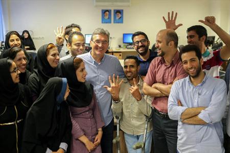 کریخوانی برانکو در کنار دختران پرسپولیسی کریخوانی برانکو در کنار دختران پرسپولیسی
