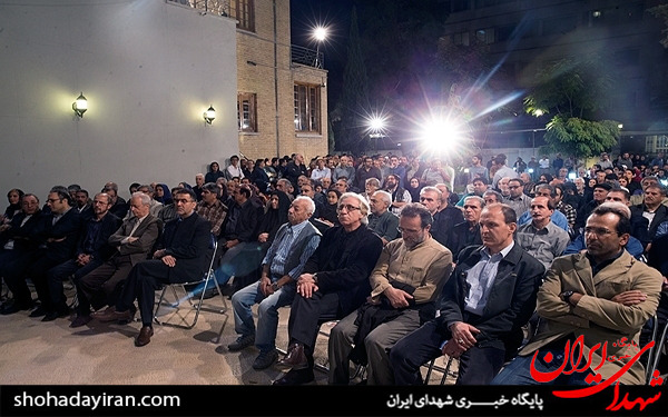 عکس/تجمع هنرمندان در اعتراض به فاجعه منا
