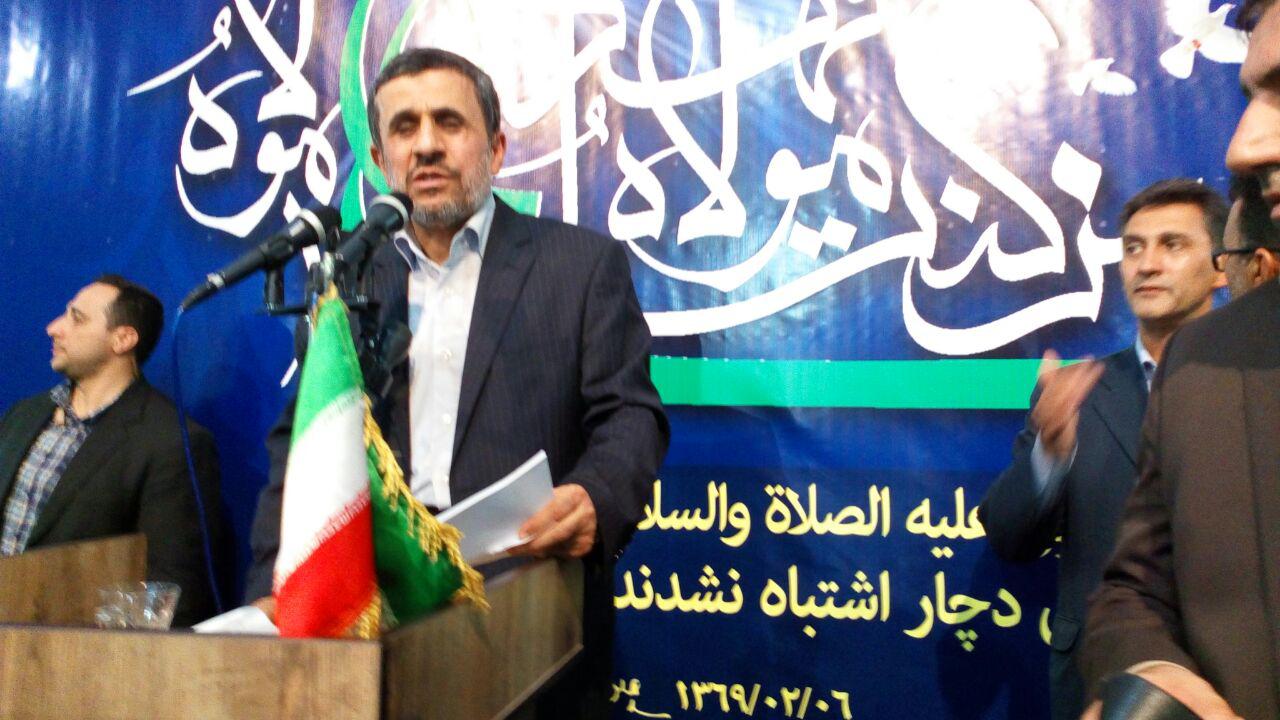 عکس/ سخنرانی احمدی نژاد در بیرجند