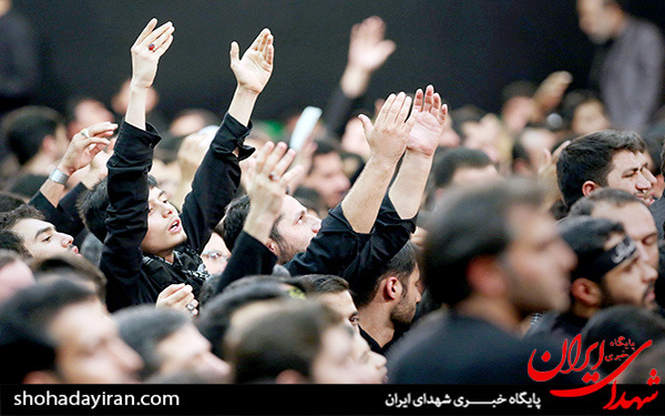 عکس/عزاداری شب تاسوعا در حسینیه امام خمینی در حضور رهبر انقلاب