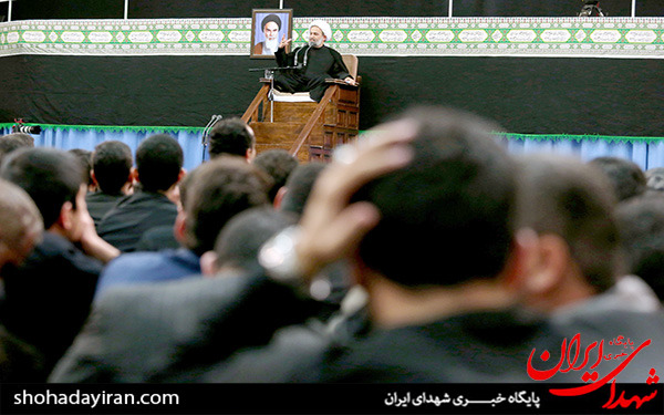 عکس/عزاداری شب تاسوعا در حسینیه امام خمینی در حضور رهبر انقلاب