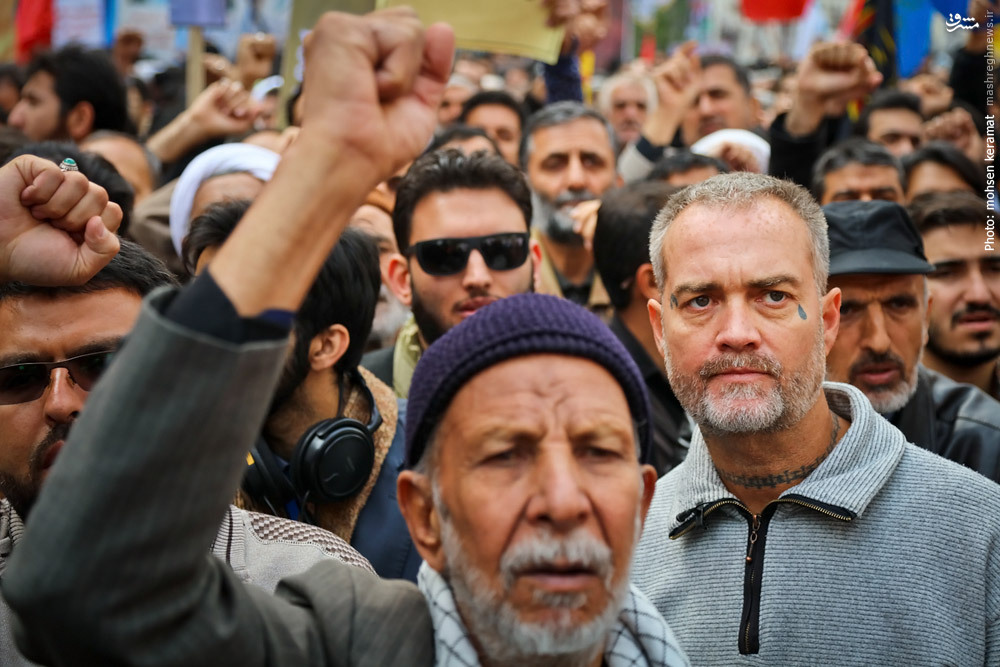 کهنه‌سرباز آمریکایی در راهپیمایی 13‌‌ آبان+عکس