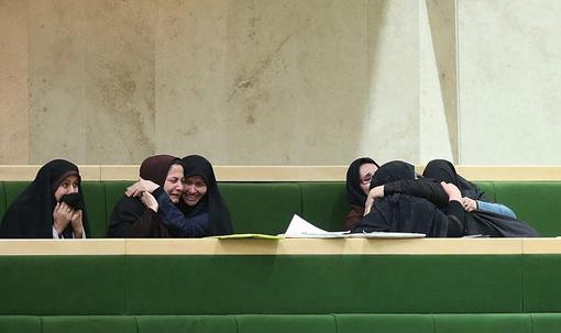 شادی معلمان در مجلس منجر به اخراجشان شد! شادی معلمان در مجلس منجر به اخراجشان شد!