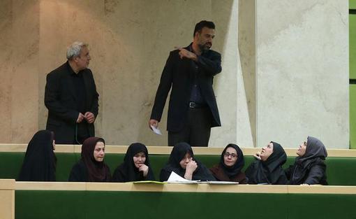 شادی معلمان در مجلس منجر به اخراجشان شد! شادی معلمان در مجلس منجر به اخراجشان شد!