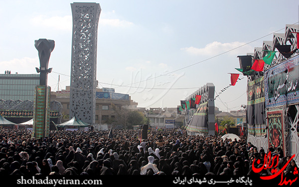 عکس/عزاداری و اقامه نماز ظهر عاشورا در میدان امام حسین تهران