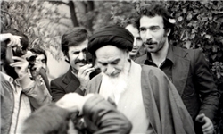 عکس کمتر دیده شده از نماز جماعت امام عکس کمتر دیده شده از نماز جماعت امام