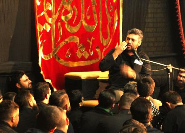 مداحی یک خواننده معروف پاپ در هیئت +عکس