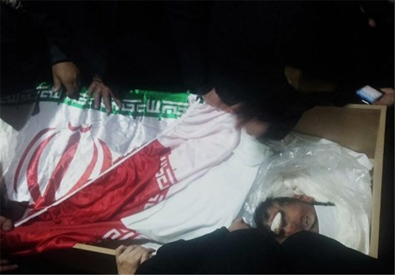 وداع فرمانده شهید گردان عمار لشکر فاطمیون با نوزاد 6 ماههاش وداع فرمانده شهید گردان عمار لشکر فاطمیون با نوزاد 6 ماههاش