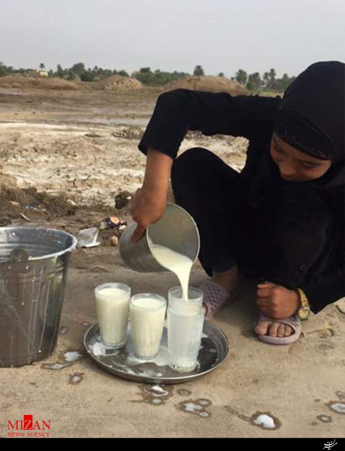 پذیرایی خردسالان عراقی از زائران اربعین+عکس پذیرایی خردسالان عراقی از زائران اربعین+عکس