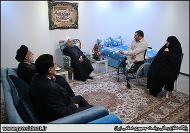 دیدار روحانی با جانباز 70 درصد +تصاویر دیدار روحانی با جانباز 70 درصد +تصاویر