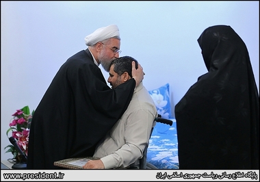 دیدار روحانی با جانباز 70 درصد +تصاویر دیدار روحانی با جانباز 70 درصد +تصاویر