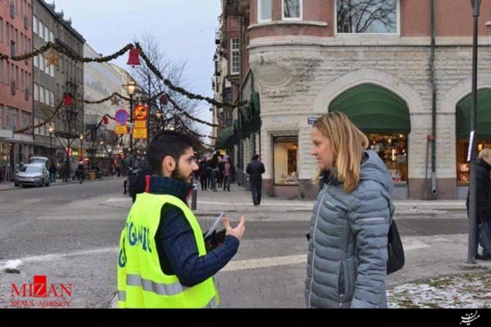 تلاش جوانان سوئدی برای معرفی امام حسین(ع)+ عکس تلاش جوانان سوئدی برای معرفی امام حسین(ع)+ عکس