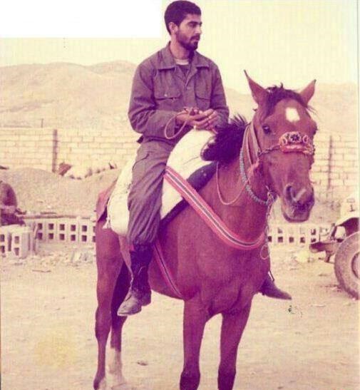 حاج قاسم سلیمانی سوار بر اسب در... +عکس