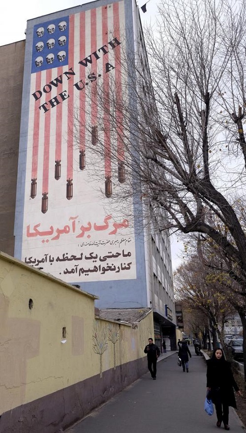 گزارش معنادار رویترز از دیوارنوشتههای تهران+عکس گزارش معنادار رویترز از دیوارنوشتههای تهران+عکس