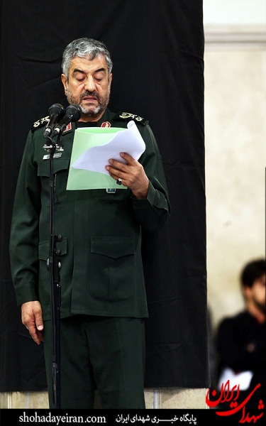 عکس/ دیداری بسیجی با امام خامنه ای