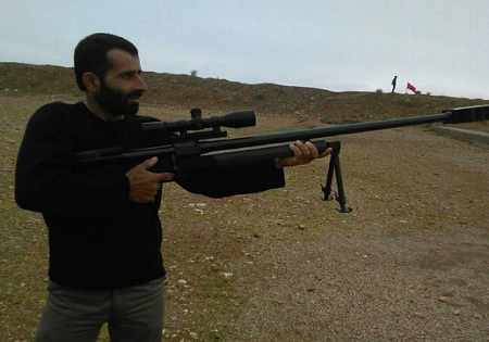 شهید مدافع حرم در حال تمرین تیراندازی + عکس