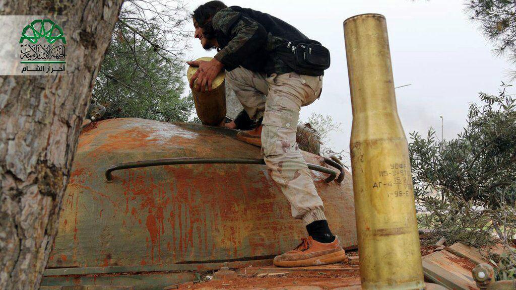 ادامه نبردهای خونین در جنوب حلب+عکس ادامه نبردهای خونین در جنوب حلب+عکس
