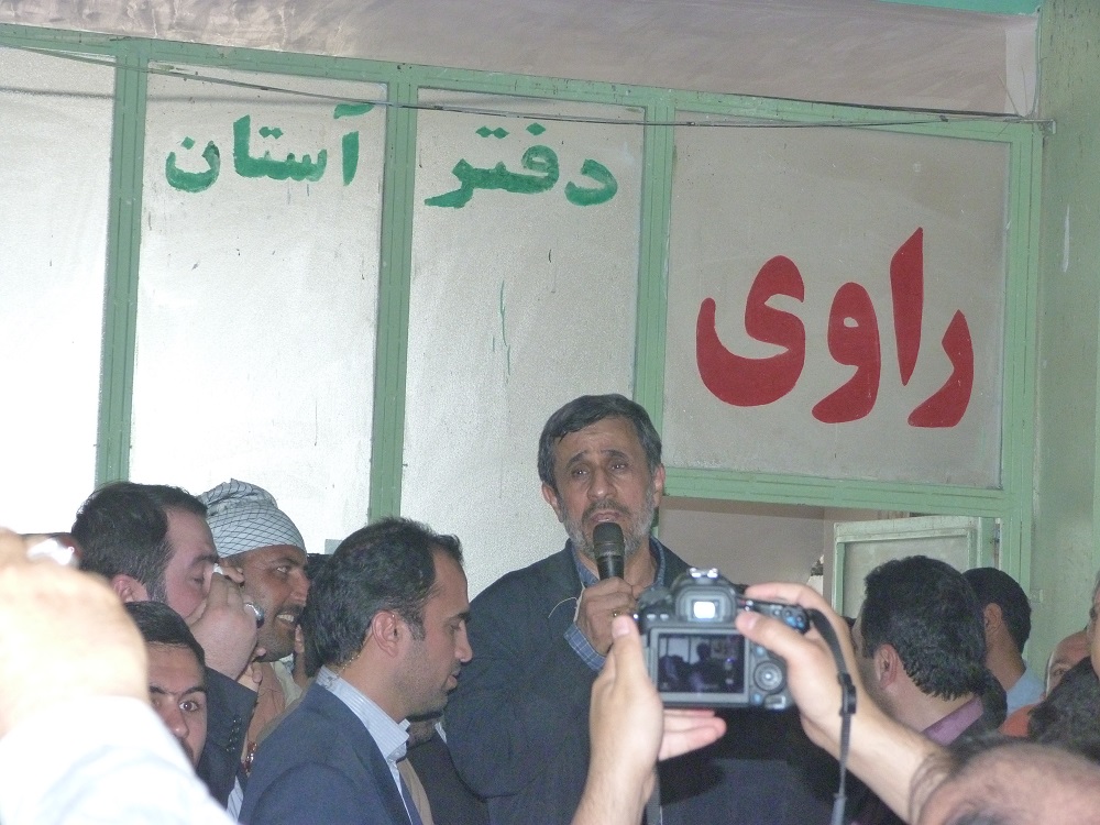 احمدی نژاد:هرگز در مقابل زورگویی زورگویان، تسلیم نخواهیم شد.