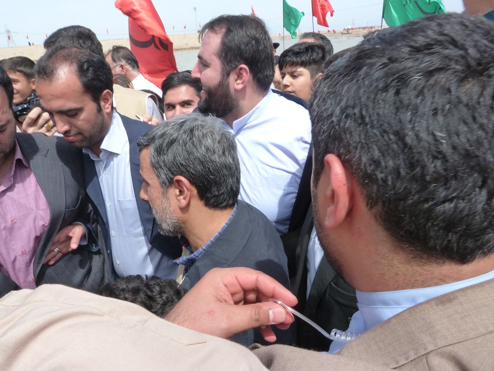 احمدی نژاد:هرگز در مقابل زورگویی زورگویان، تسلیم نخواهیم شد.