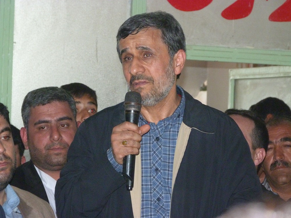احمدی نژاد:هرگز در مقابل زورگویی زورگویان، تسلیم نخواهیم شد.
