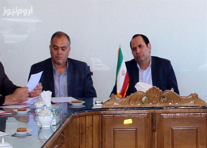 حضور یک مسئول دولتی در ستاد یک کاندیدا!+عکس آیا فرماندار تکاب به سیره استاندار عمل می کند؟ حضور یک مسئول دولتی در ستاد یک کاندیدا!+عکس آیا فرماندار تکاب به سیره استاندار عمل می کند؟