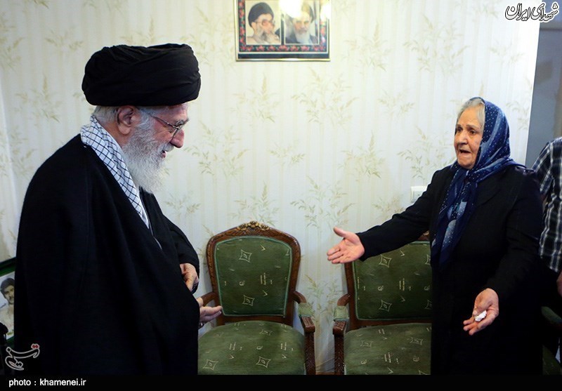 مادر شهید لازار:رهبر انقلاب به من درس صبر دادند + عکس مادر شهید لازار:رهبر انقلاب به من درس صبر دادند + عکس