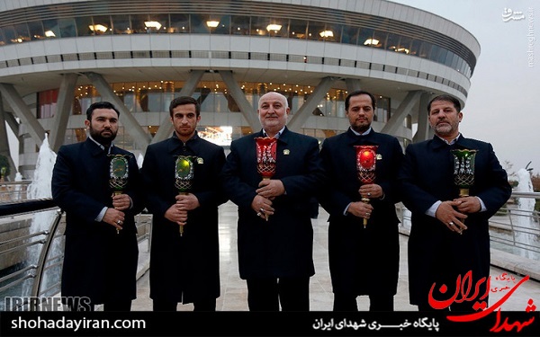 عکس/ اهتزاز پرچم حضرت عبدالعظیم حسنی بر فراز برج میلاد