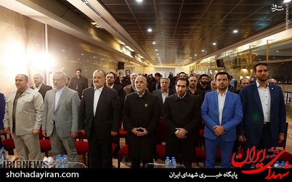 عکس/ اهتزاز پرچم حضرت عبدالعظیم حسنی بر فراز برج میلاد
