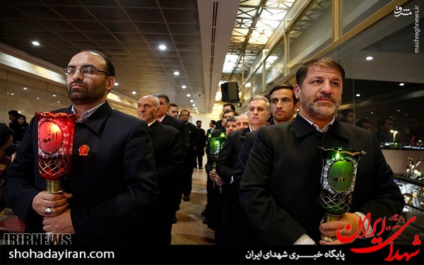 عکس/ اهتزاز پرچم حضرت عبدالعظیم حسنی بر فراز برج میلاد