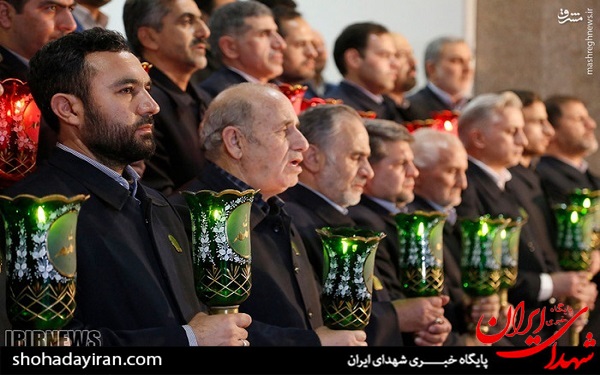 عکس/ اهتزاز پرچم حضرت عبدالعظیم حسنی بر فراز برج میلاد