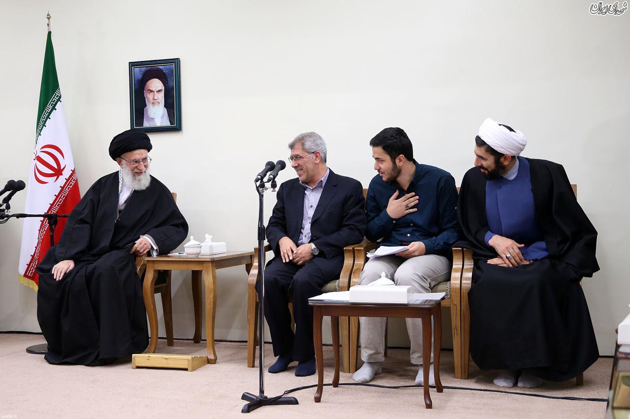 جوانان مؤمن و انقلابی را بسیار دوست دارم و از آنان پشتیبانی میکنم جوانان مؤمن و انقلابی را بسیار دوست دارم و از آنان پشتیبانی میکنم