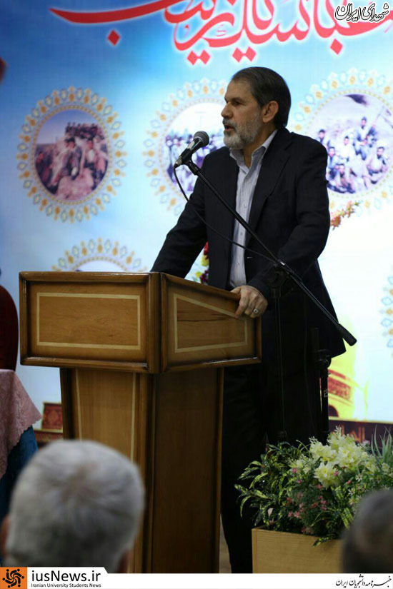آرزو داریم که از لحظه لحظه عمرمان کم شود و بر عمر رهبر عزیز ... آرزو داریم که از لحظه لحظه عمرمان کم شود و بر عمر رهبر عزیز ...