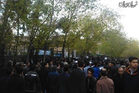 حضور گسترده مردم در مقابل دانشگاه تهران +عکس حضور گسترده مردم در مقابل دانشگاه تهران +عکس