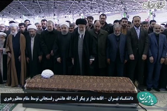 نماز رهبر انقلاب بر پیکر آیت الله هاشمی +عکس