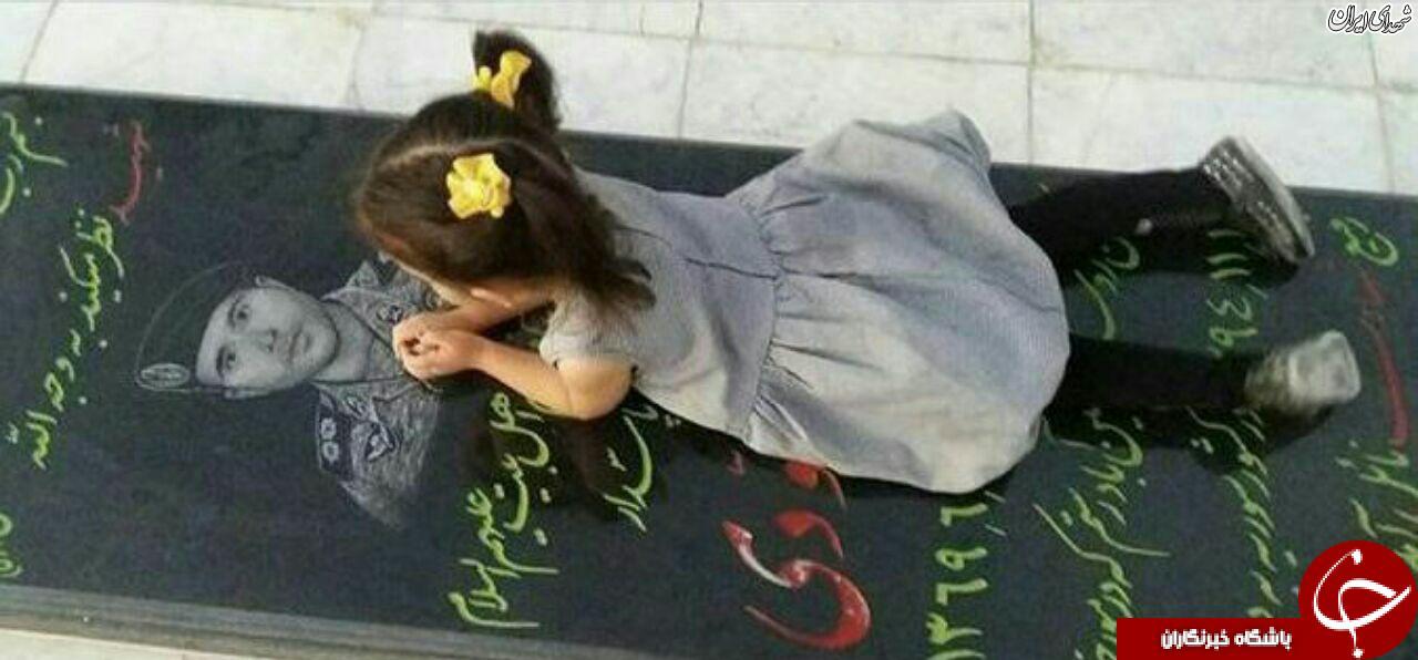 نجوای دختر 3 ساله با قبر پدر شهیدش +عکس نجوای دختر 3 ساله با قبر پدر شهیدش +عکس