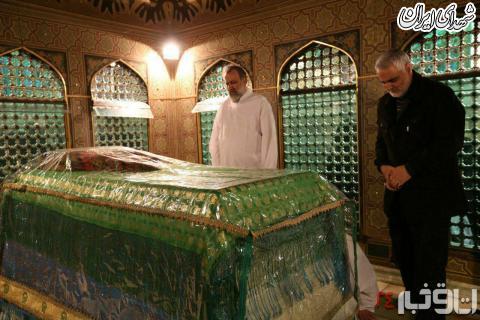 حاج قاسم در ضریح مطهر امام رضا(ع)+عکس