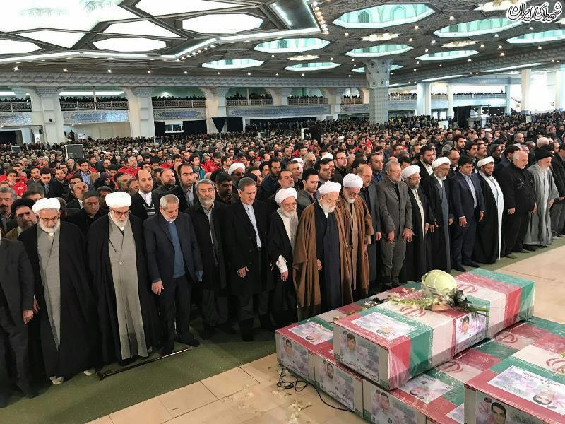 اقامه نماز بر پیکر شهدای 