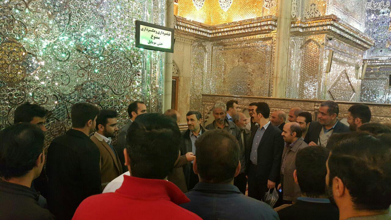 احمدی نژاد در حرم حضرت شاهچراغ + عکس