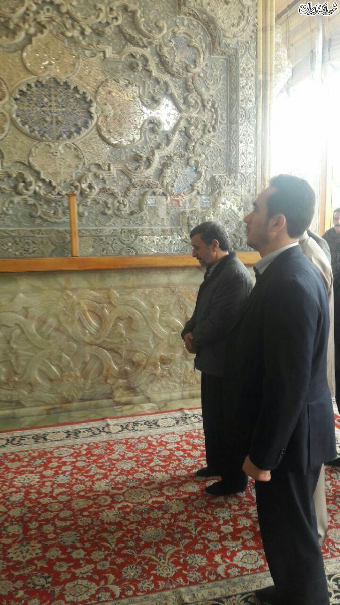 احمدی نژاد در حرم حضرت شاهچراغ + عکس