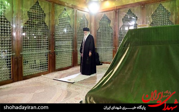 عکس/ حضور رهبر انقلاب در مرقد مطهر امام راحل و گلزار شهدای بهشت زهرا