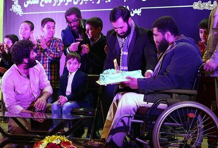 وقتی فرزند شهید مدافع حرم غافلگیر شد+عکس وقتی فرزند شهید مدافع حرم غافلگیر شد+عکس