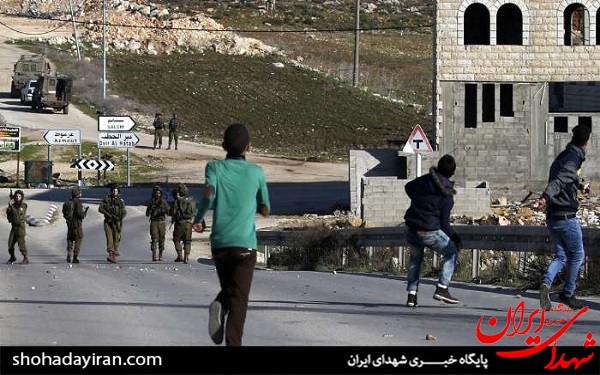 عکس/حمله نظامیان صهیونیستی به جوانان فلسطینی در شرق نابلس