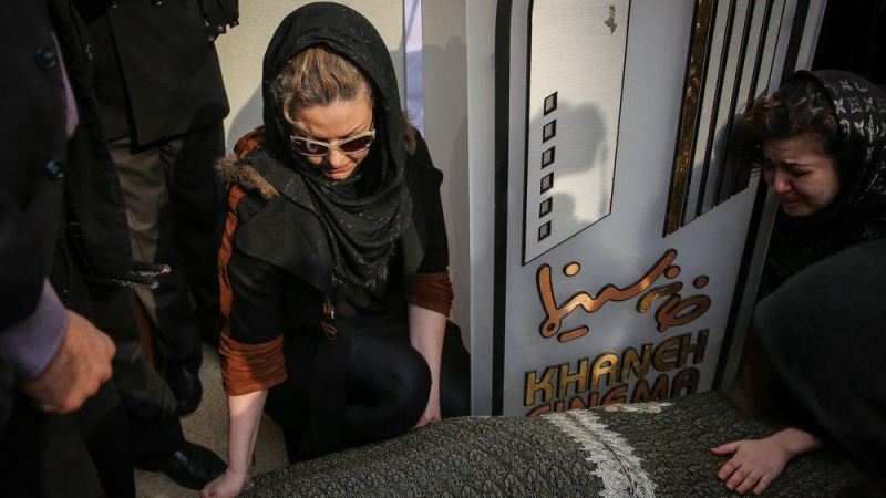 همسر و دختر مرحوم جوهرچی بالاسر جنازه +عکس