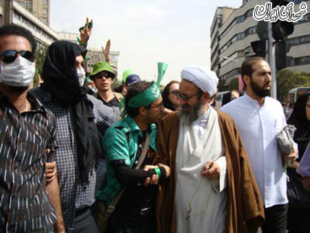 پاسخ مستند کیهان به دروغبافی یک انقلابی پشیمان! پاسخ مستند کیهان به دروغبافی یک انقلابی پشیمان!