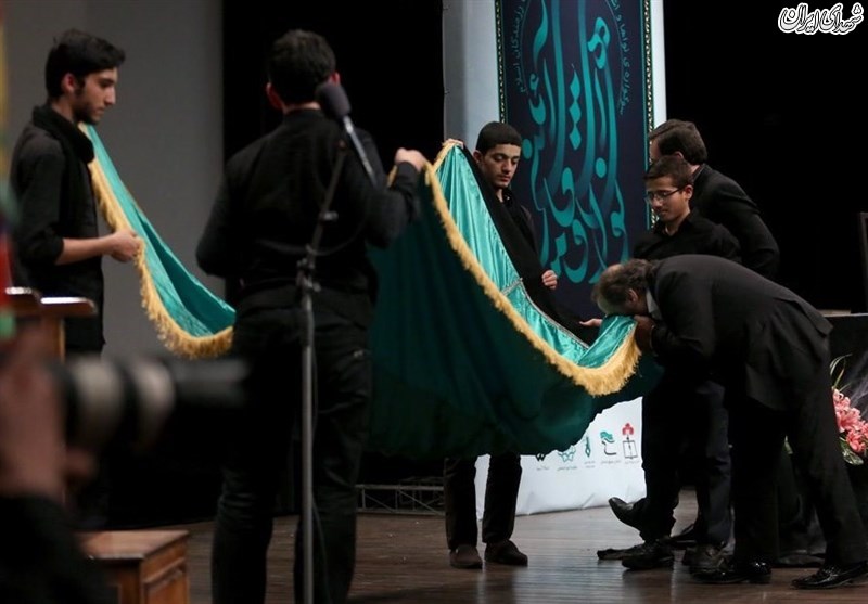 هدیه رهبر انقلاب به هیات رزمندگان اسلام+عکس