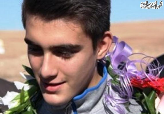 اهدای مدال طلا خانواده شهید مدافع حرم+عکس اهدای مدال طلا خانواده شهید مدافع حرم+عکس