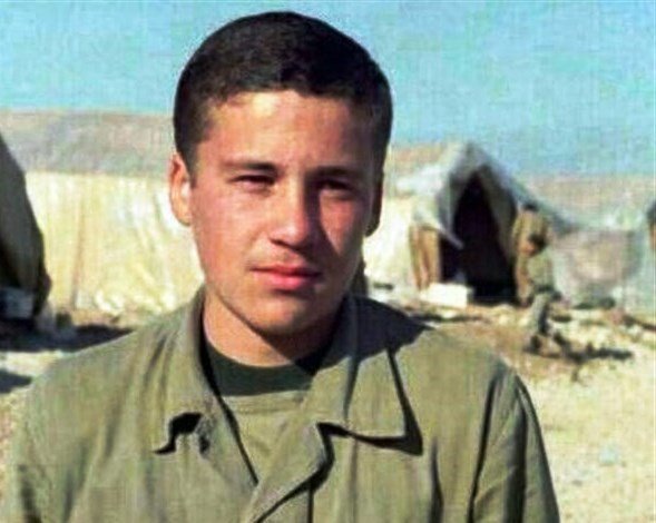 وداع دانشآموزان دبیرستان علمی با شهید سپهر وداع دانشآموزان دبیرستان علمی با شهید سپهر
