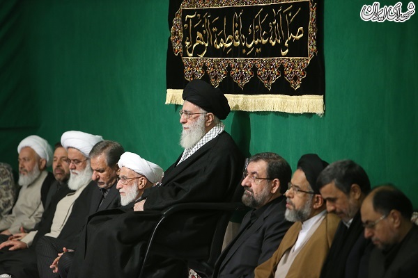 احمدی نژاد در عزاداری بیت رهبر انقلاب+عکس