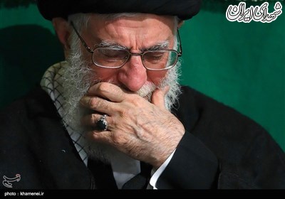 اشک رهبر انقلاب در عزای مادرش زهرا+عکس