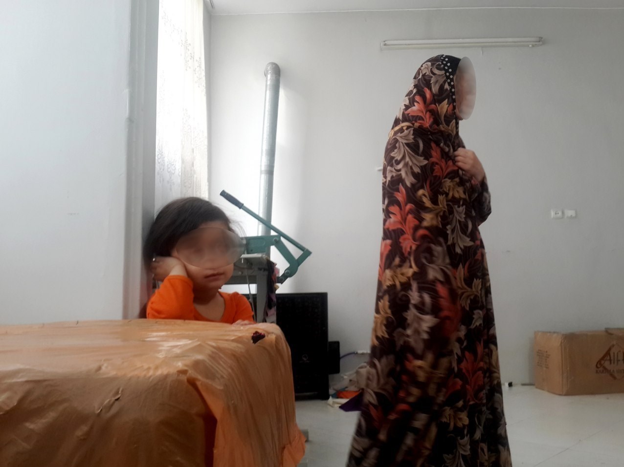 فاصله ۴۰ میلیونی دخترک ۳ساله تا آغوش پدر فاصله ۴۰ میلیونی دخترک ۳ساله تا آغوش پدر